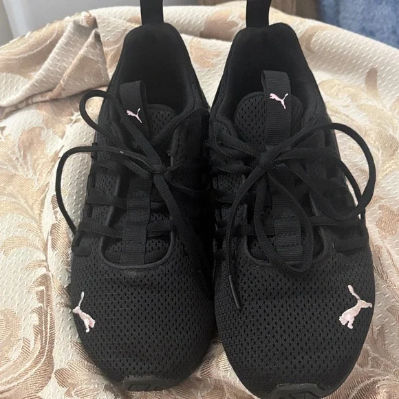Puma Women's Black and Pink Sneakers, excellent condition, no damage - Picture 3 of 5